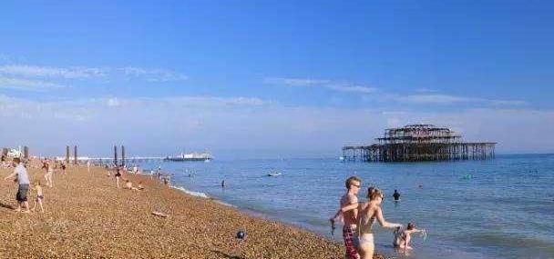 所以"天体文化"就逐渐流行,也拥有着一大批的"天体主义者"的存在