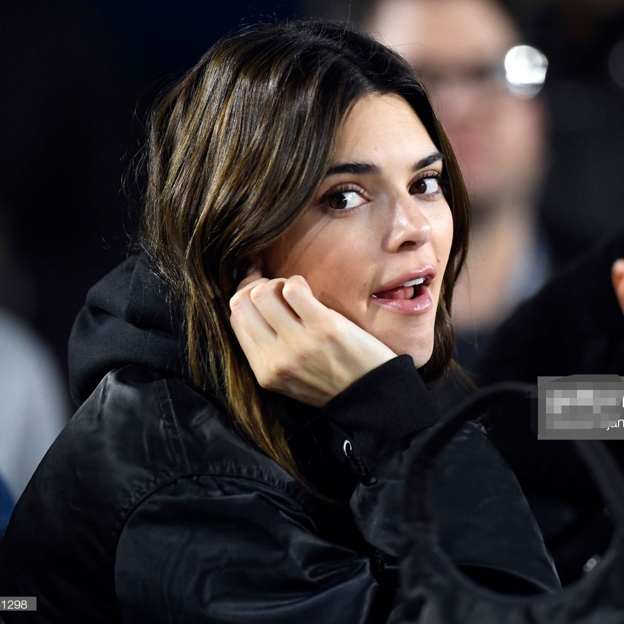 肯达尔·詹娜比赛上表情包不断,脸上挂着灿烂的笑容,可爱极了