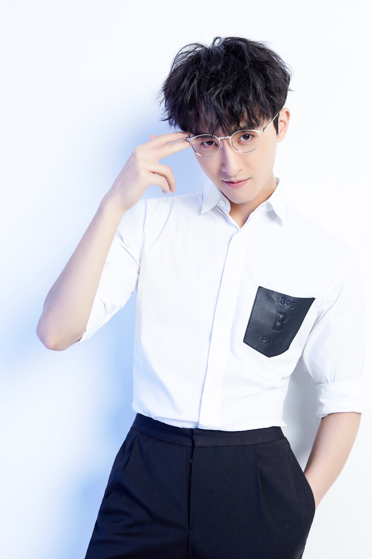 牛骏峰《二十不惑》官宣海报 北京小爷形象首曝光|二