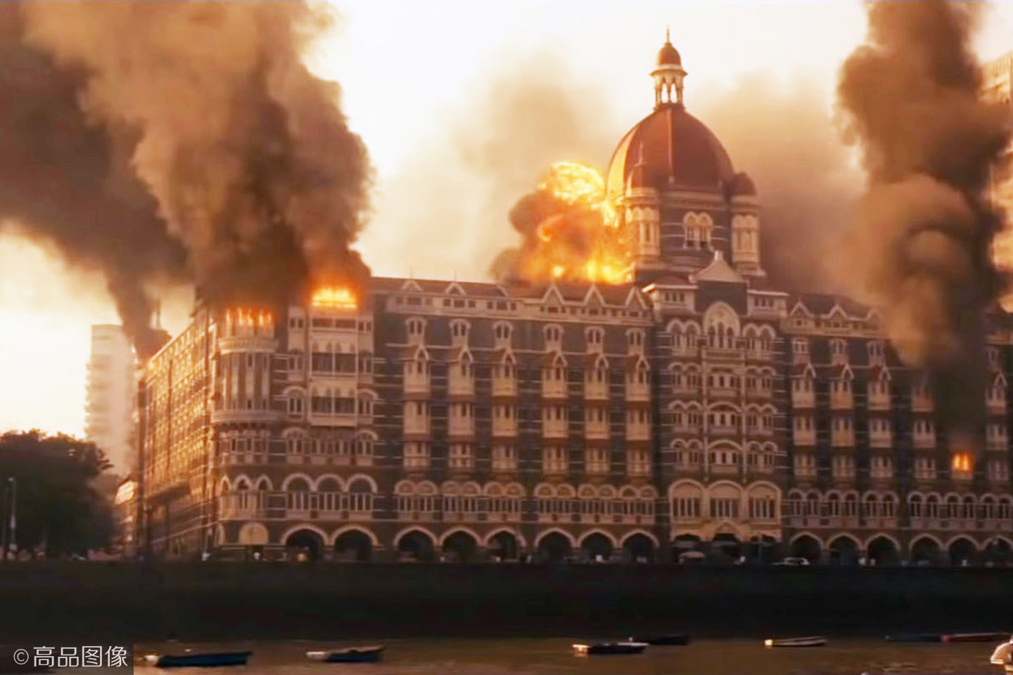 孟买酒店 重点不在恐怖分子的恐怖袭击电影