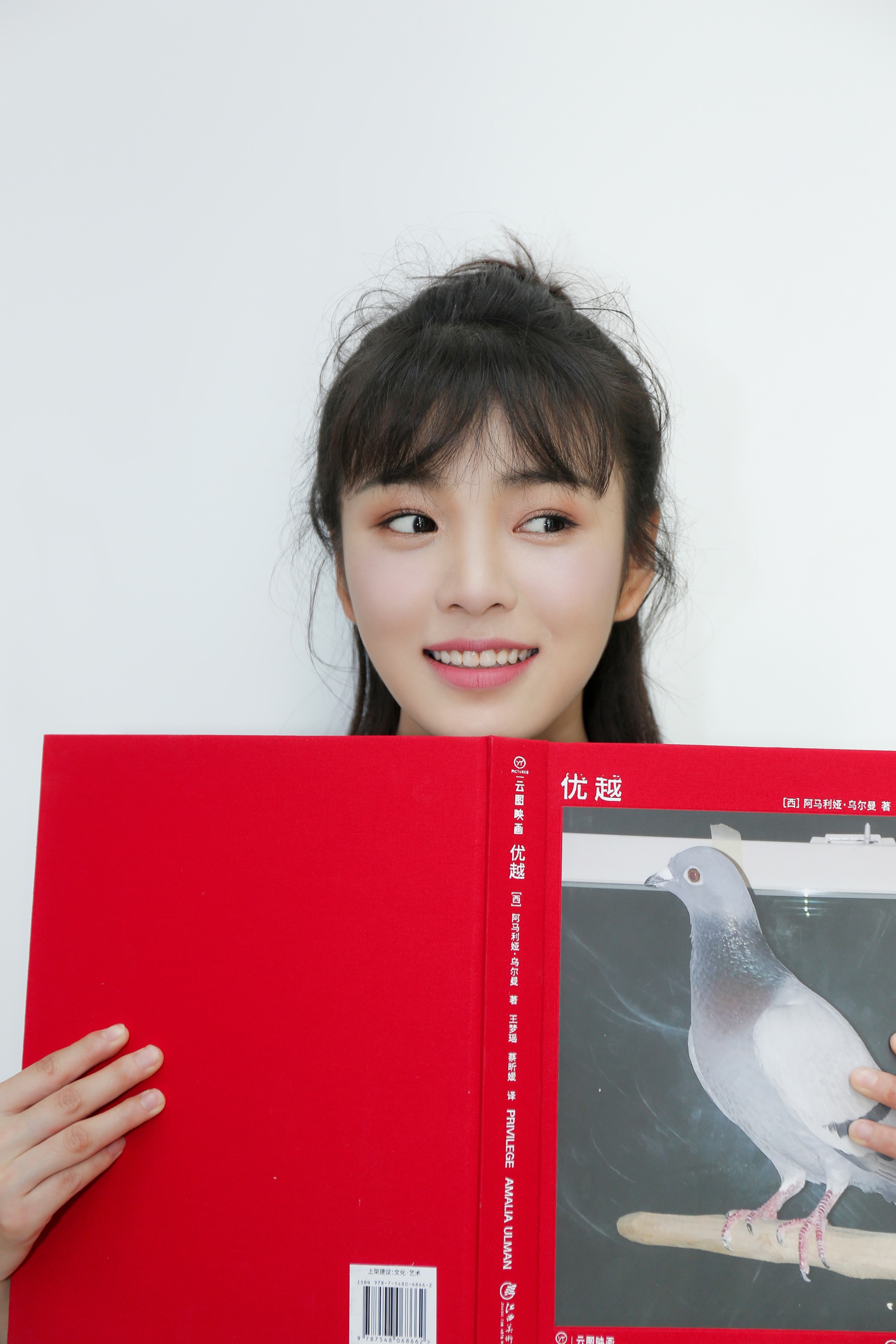 孙雅丽受邀观展 在"夏日艺术季"中感受艺术美妙