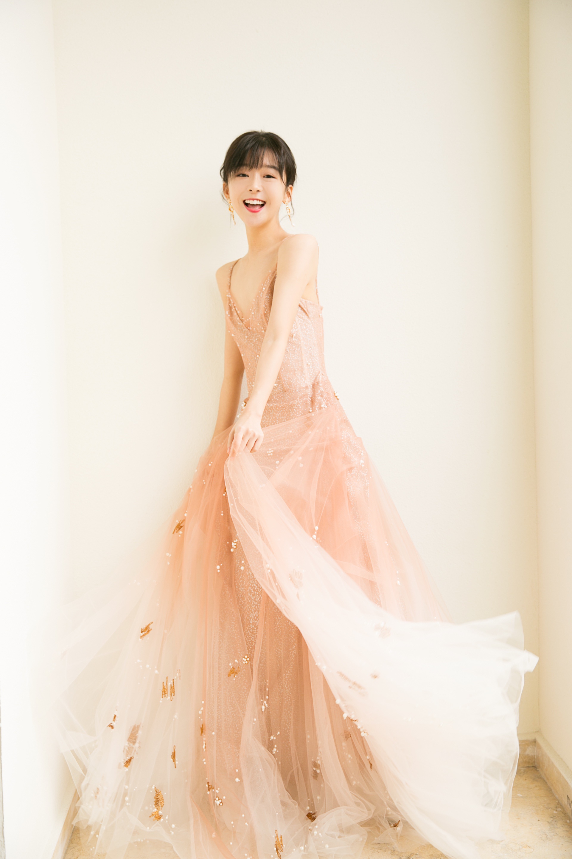 宋伊人亮相中国电视好演员盛典 斩获网剧组最佳女演员奖