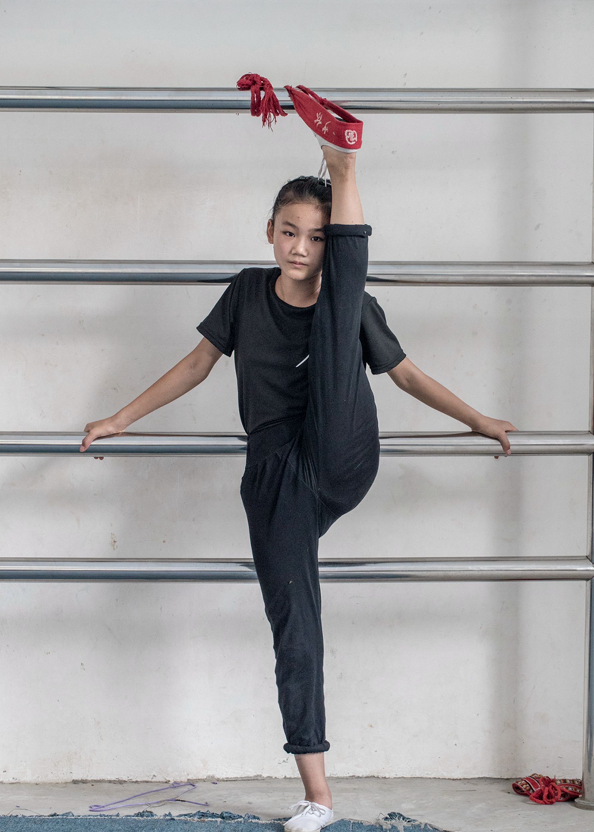 戏曲小演员为练功鞋底磨穿汗水晒成盐可以做顿饭最小仅4岁