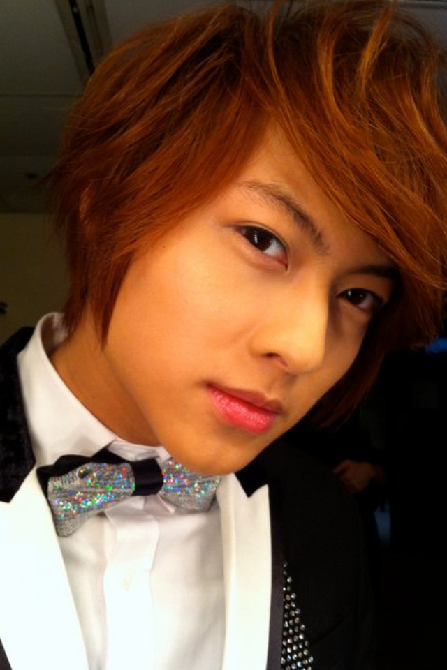 王子邱胜翊发十年间对比照引怀旧热潮获封冻龄王子