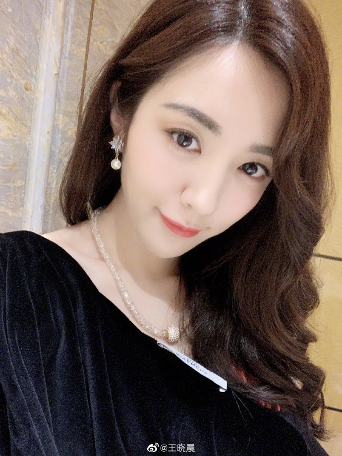 王晓晨晒自拍文艺配文情话满分