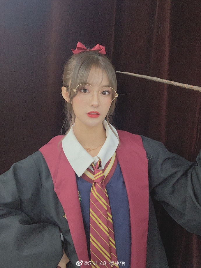 偶像美少女SNH48-杨冰怡迷人写真美照欣赏