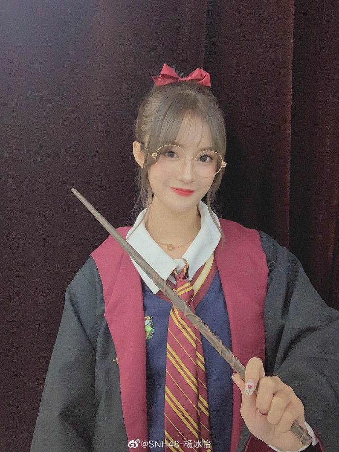 偶像美少女SNH48-杨冰怡迷人写真美照欣赏