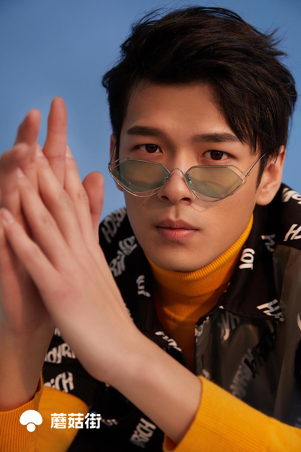 盛英豪"时尚画报"大片来袭 光芒少年定义潮流轻时尚