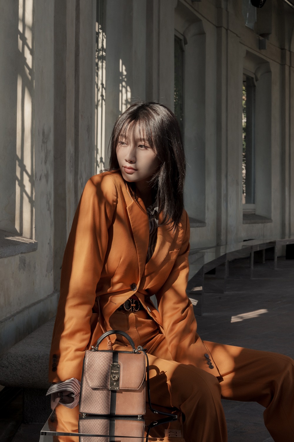 李斯羽米兰时装周玩转多重风格  复古西装造型尽显东方魅力