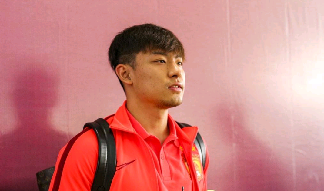 广州恒大俱乐部球员何超捐赠的40箱消毒液即将抵达目的地