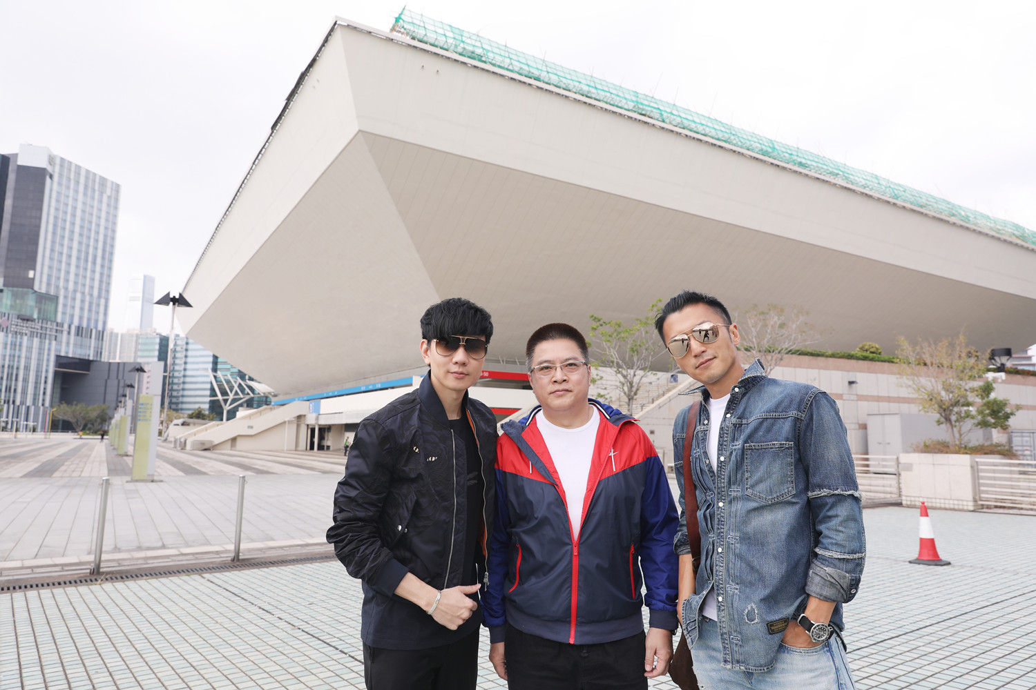 林俊杰阿Sa相聚《锋味》再唱《小酒窝》张国荣生前保安暖哭网友