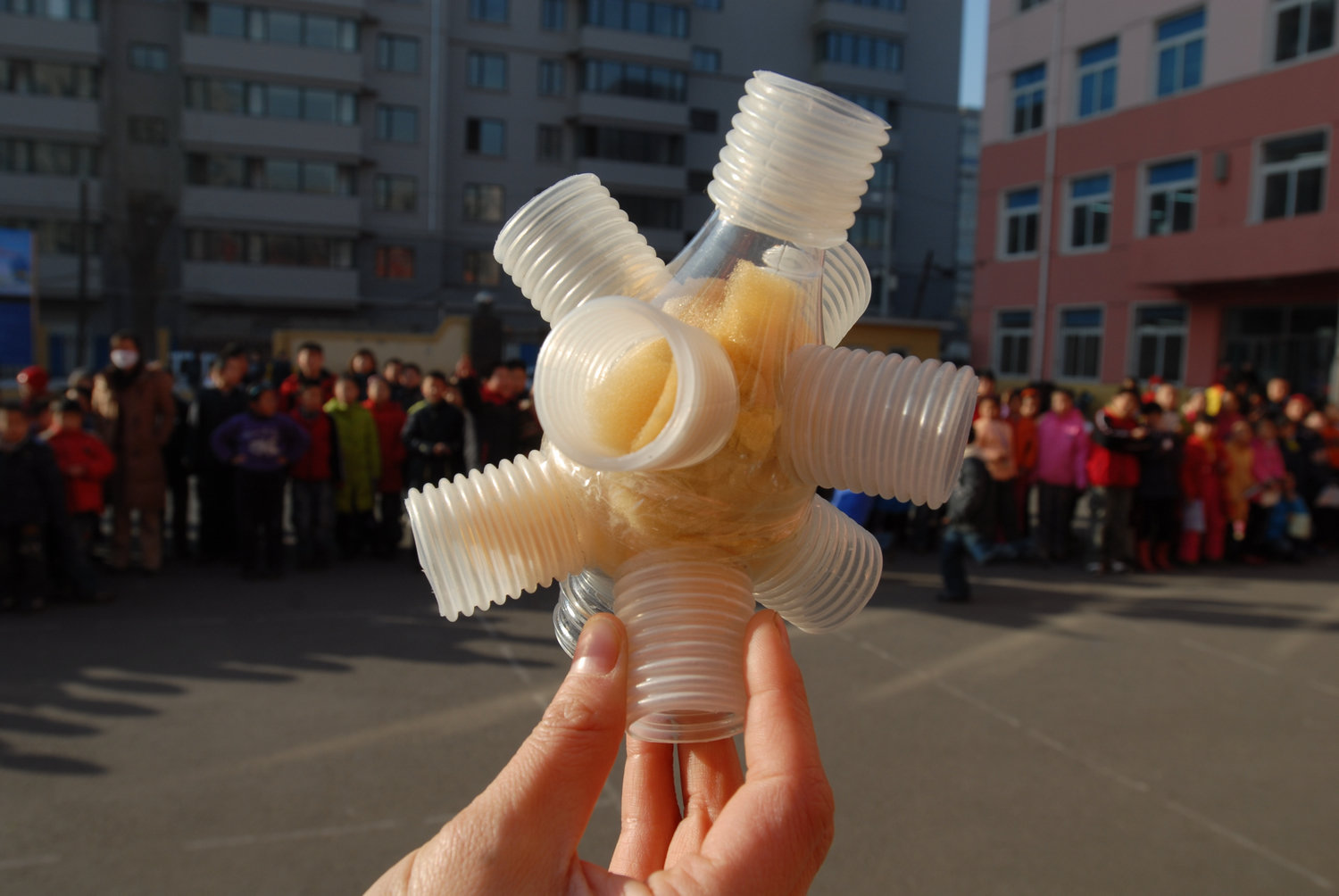 高空仍鸡蛋如何不碎,看孩子们的护蛋装置让人脑洞大开