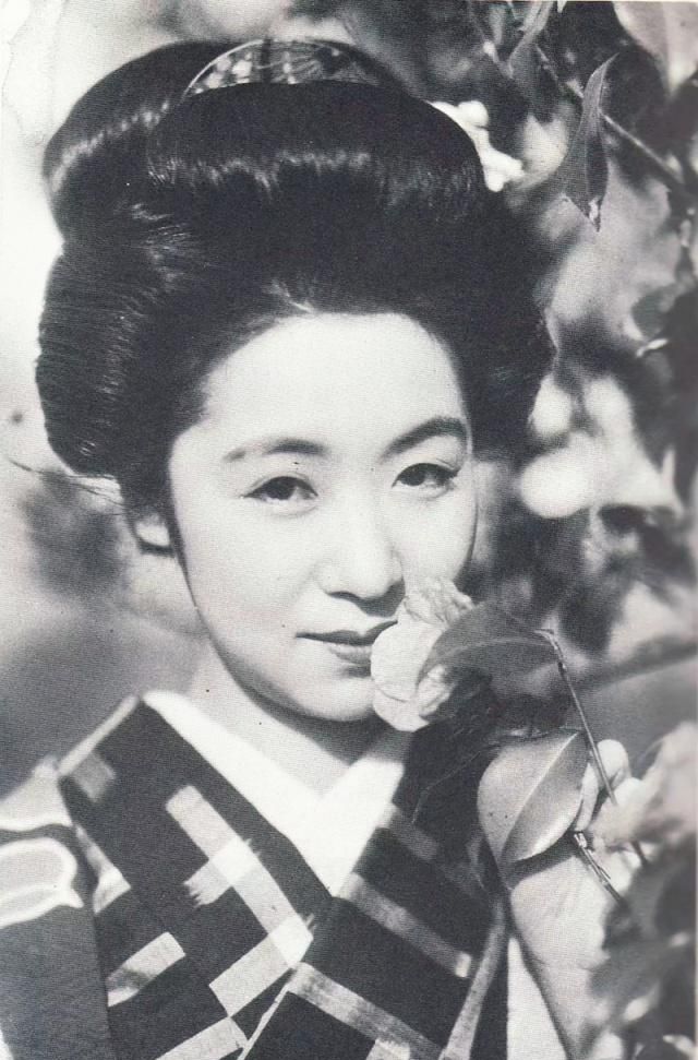 日本第一女星望乡阿崎婆田中绢代爱恨纠葛20载与名导演相爱相杀