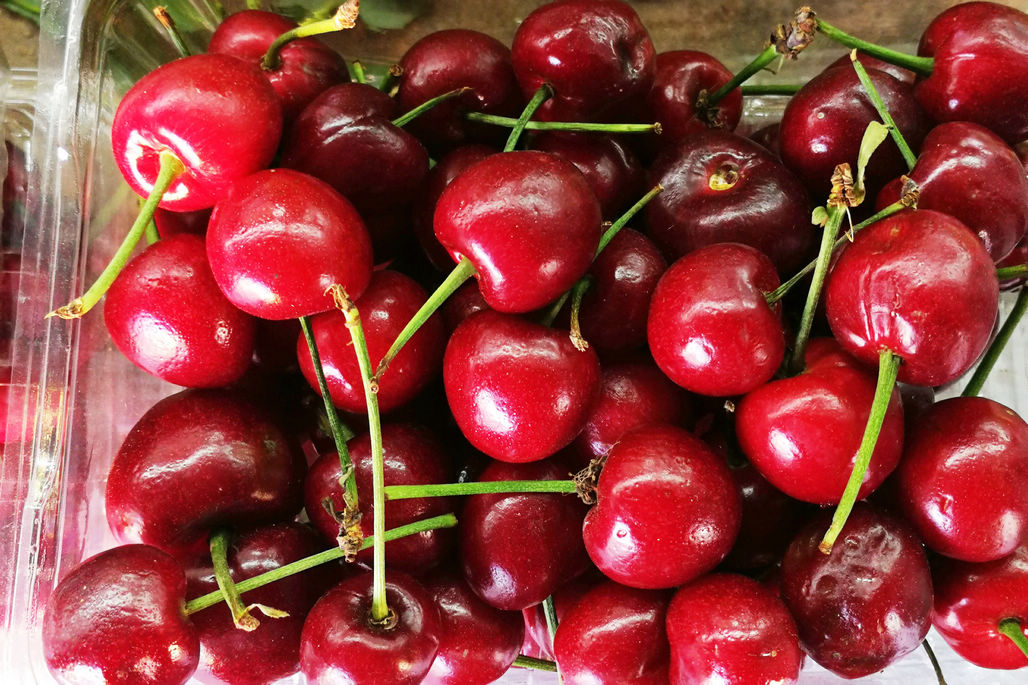 樱桃在青岛上市了 50块钱一斤 吃还是不吃 纠结中|草莓|车厘子|樱珠