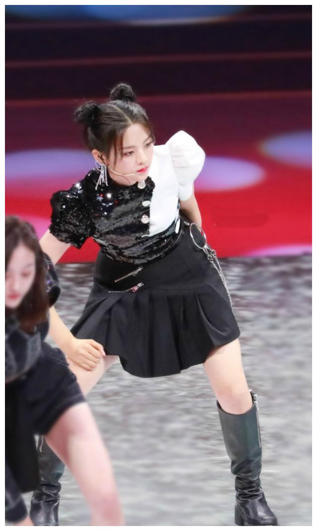 超新星全运会火箭少女齐舞杨超越严重划水原因曝光令人接受