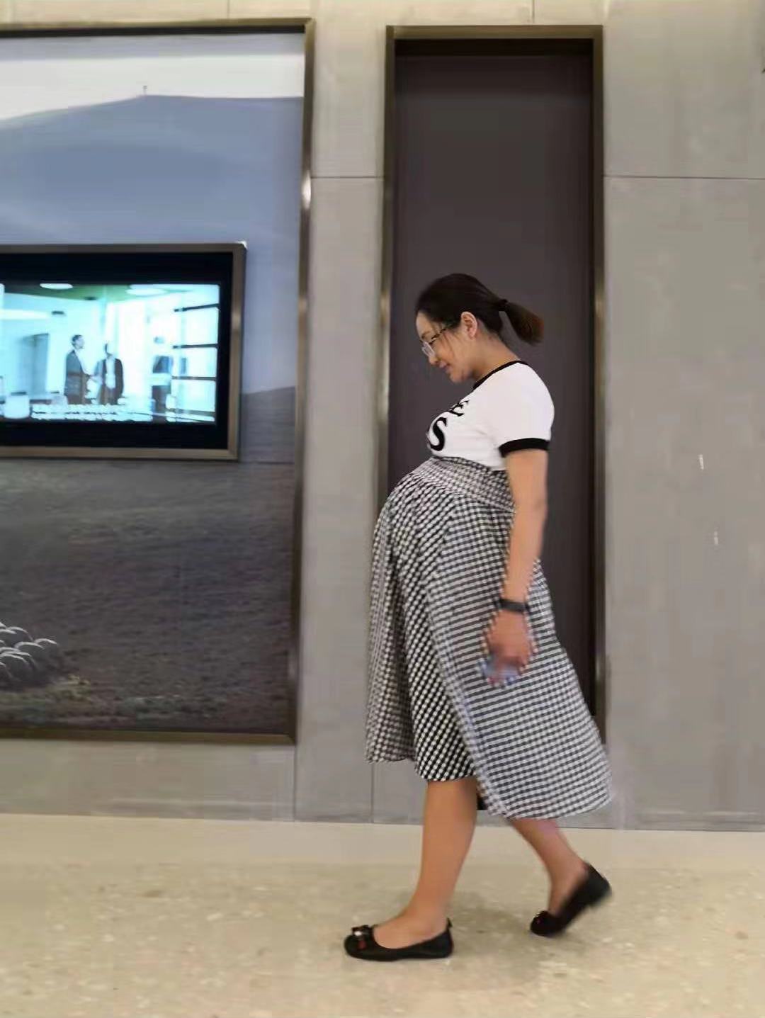 身高170的杜若溪,产前体重一直都是50kg左右,尤其是双腿又细又长,绝对