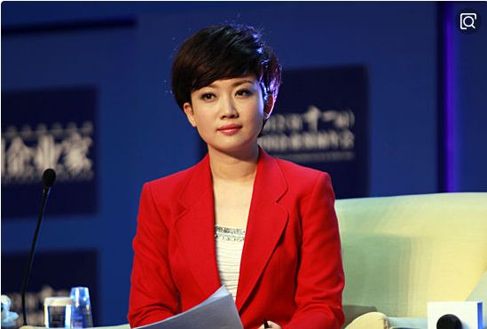 央视国际最美主持人年纪轻轻就从事主持今将近40岁还没结婚