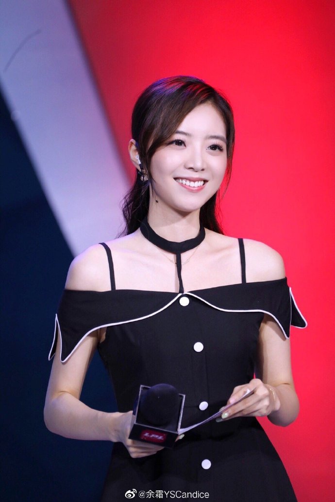 英雄联盟美女主持人余霜写真美照