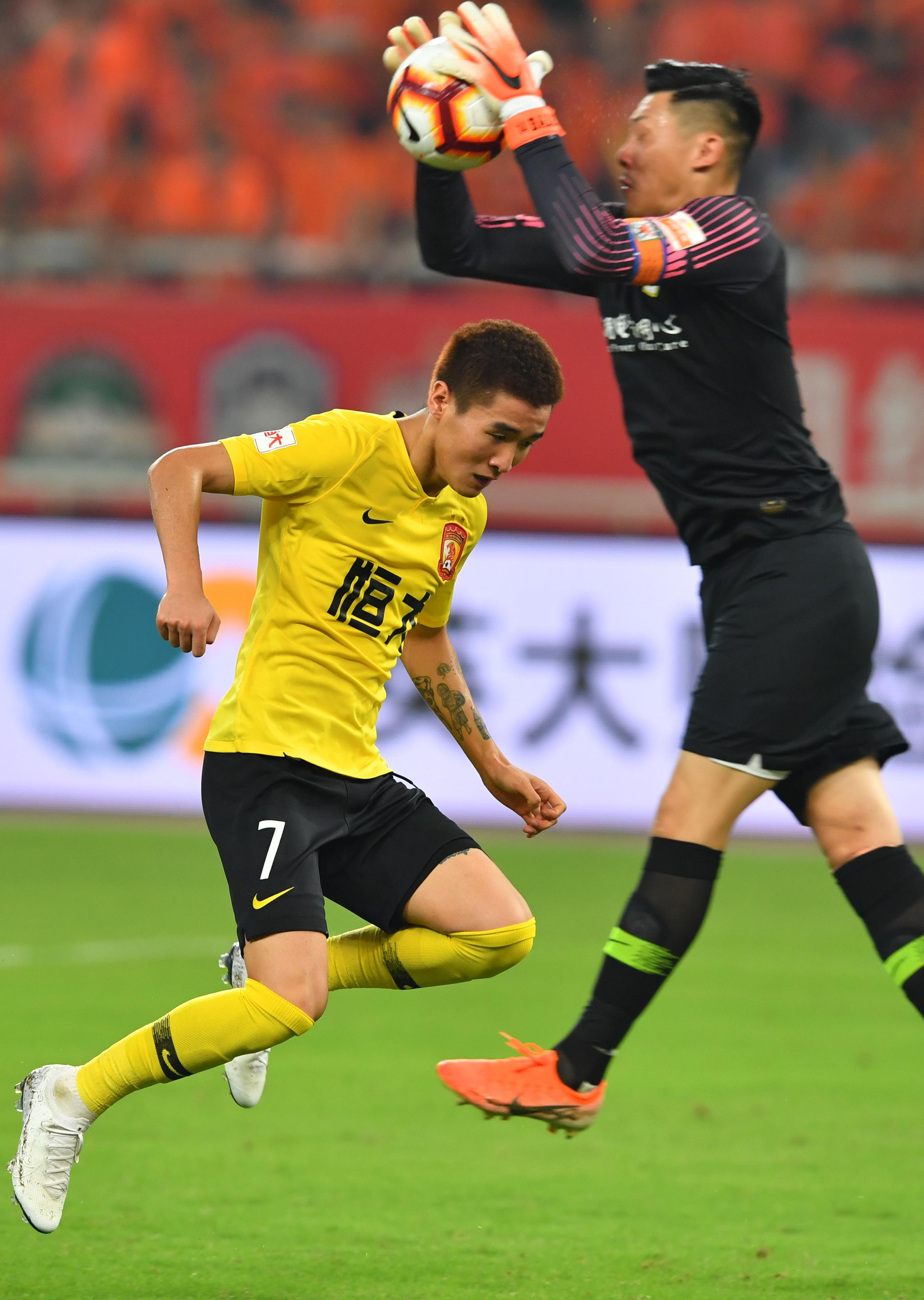 足球——中超:山东鲁能泰山不敌广州恒大淘宝