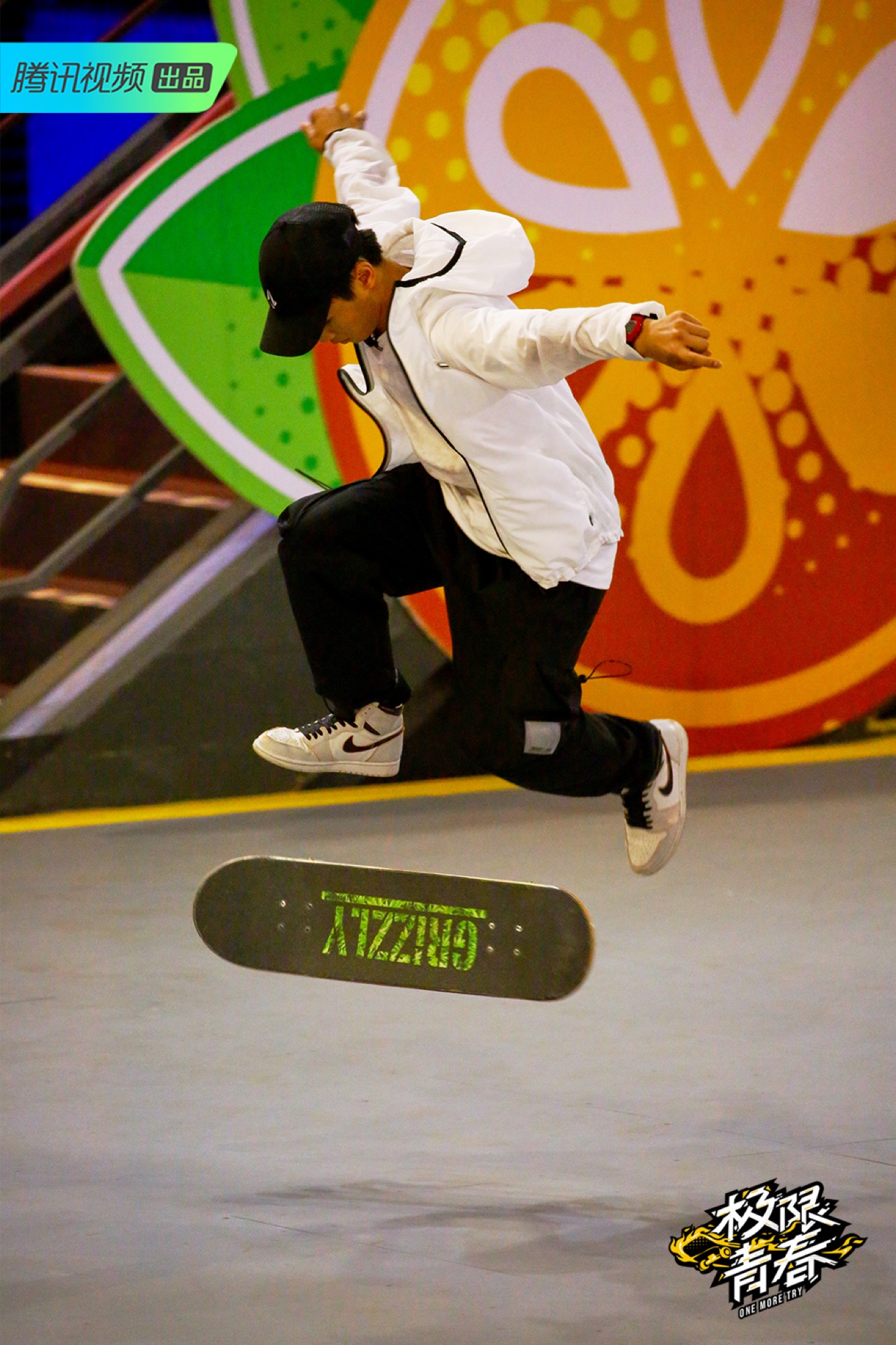 王一博变身行走的"滑板安利机"