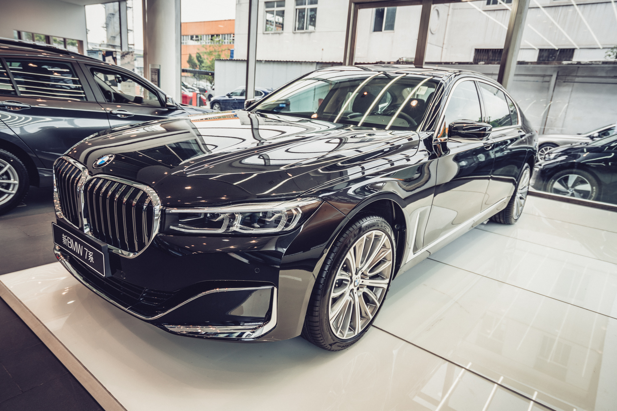 新一代宝马7系霸气外露