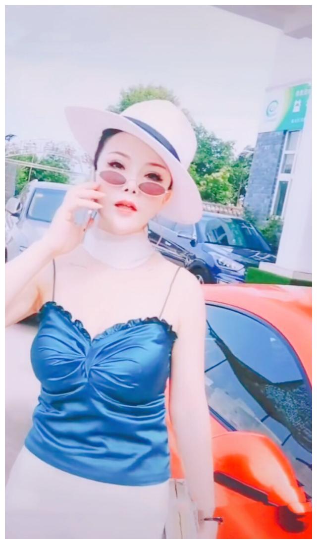 被反扇耳光的保时捷女子黑历史曝光,网友直呼舒服:原来嚣张惯了