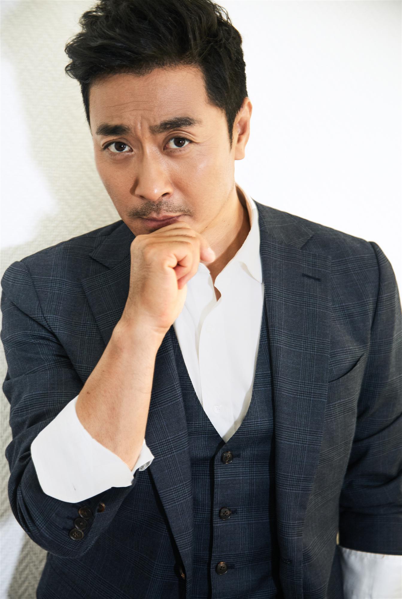 黄俊鹏最新写真曝光冷峻从容霸气十足