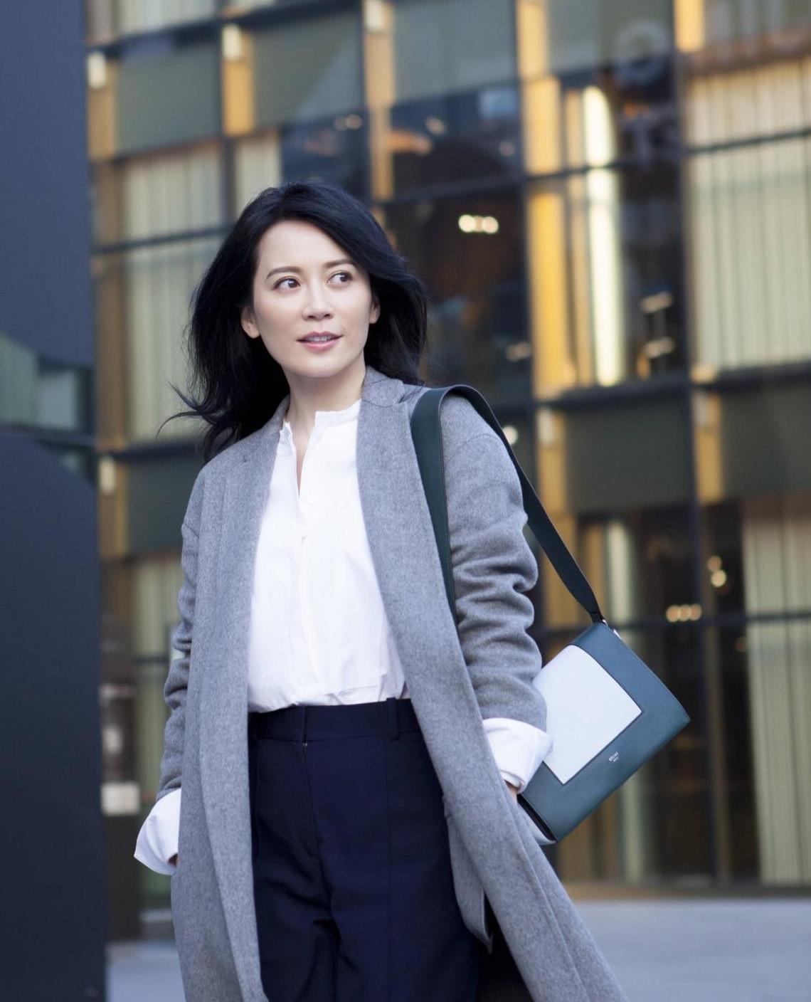 学俞飞鸿的穿搭,知性又干练,做优雅职场女性!