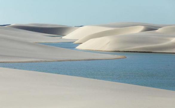 世界最「沒面子」的沙漠，本該漫天黃沙和塵土，卻遍地湖泊和魚蝦