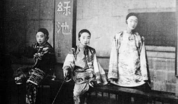晚清时期老照片:当时百姓的生活穷苦,现在我们幸福多了