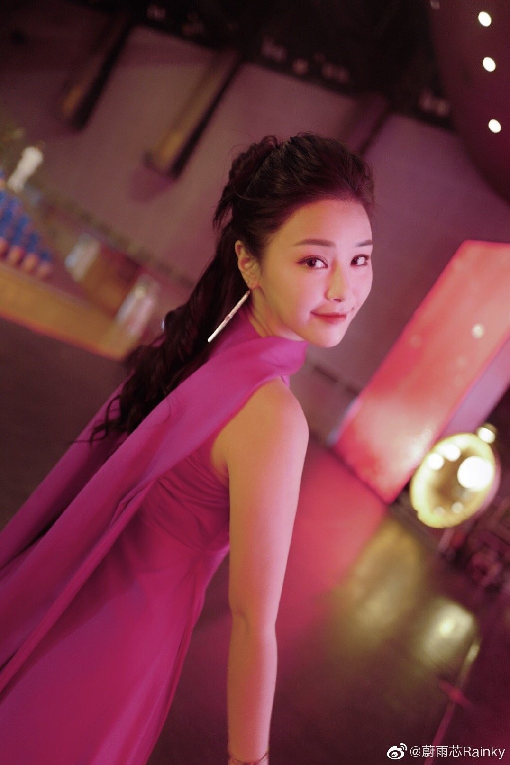 香港美女歌手蔚雨芯迷人写真美照欣赏真好看