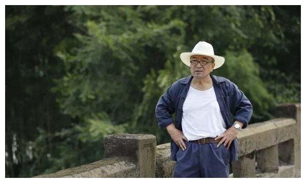 李保田就已经跟妻子胡英结婚,并且育有一儿一女,女儿随母姓,取名胡水