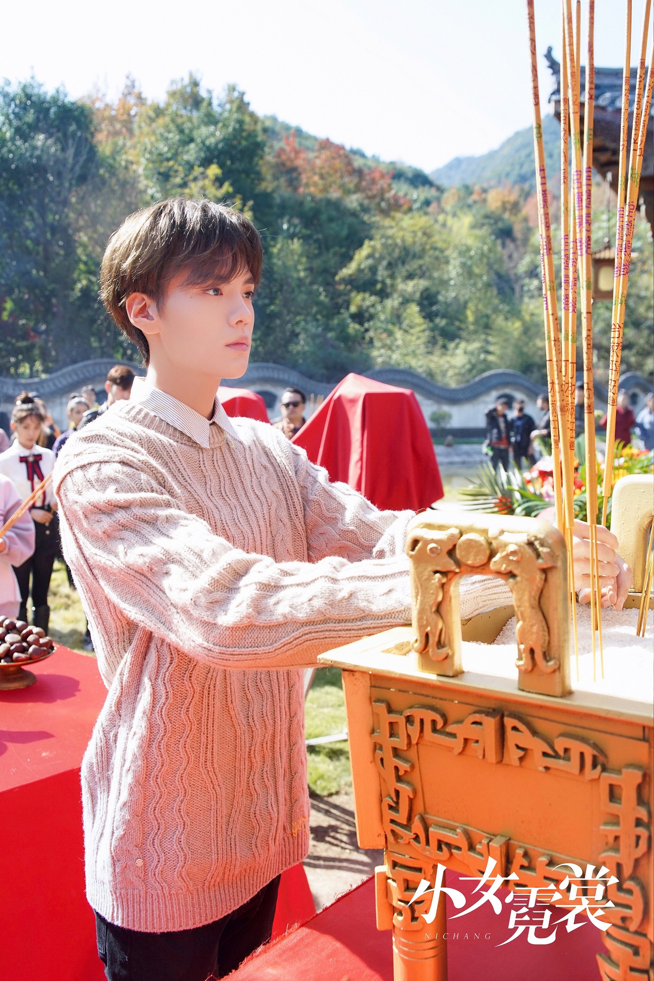 《小女霓裳》正式开机 厉嘉琪毕雯珺高甜来袭再掀轻喜风潮