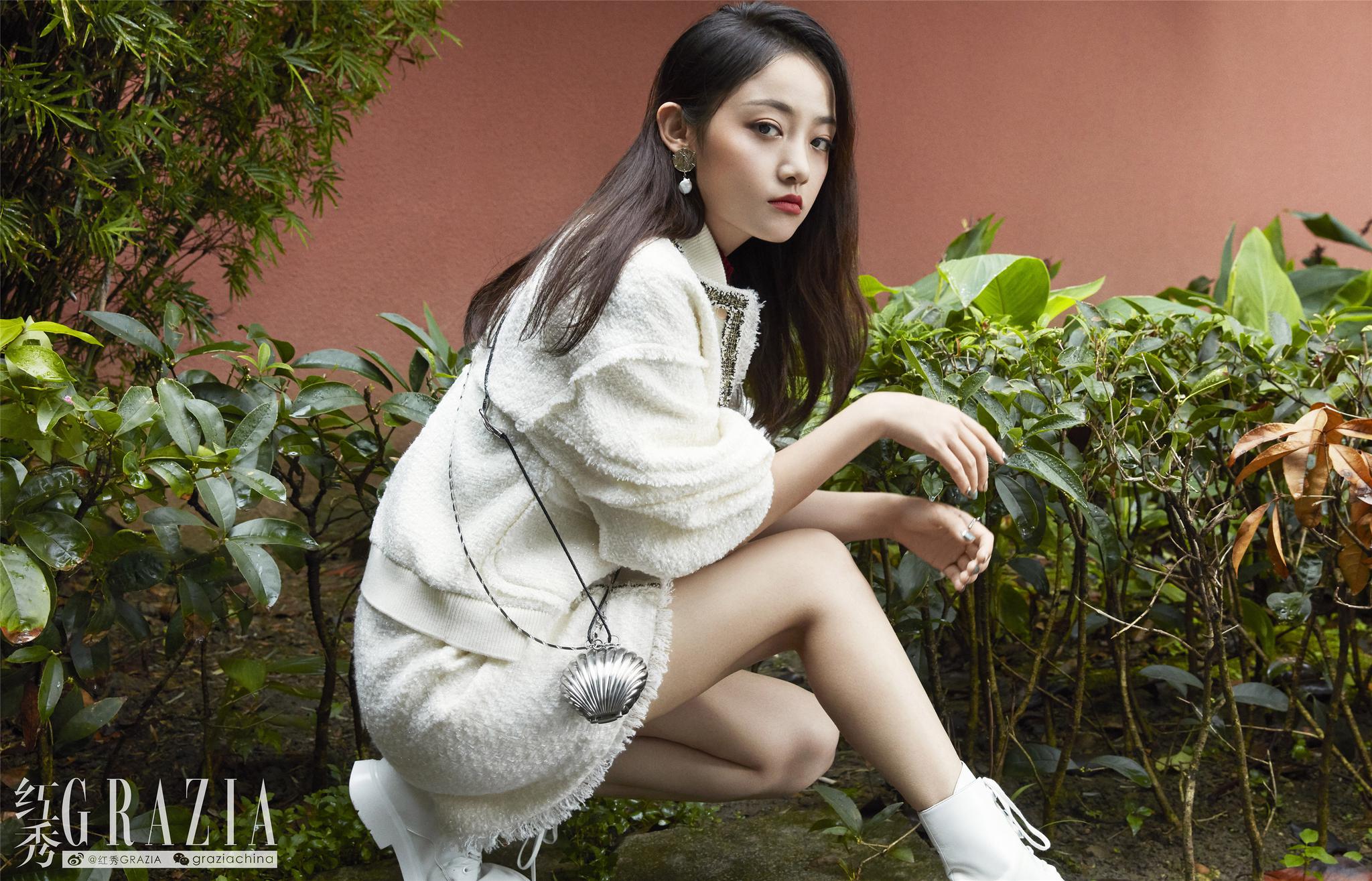 吴佳怡最新街拍曝光 解锁初秋酷帅风穿搭