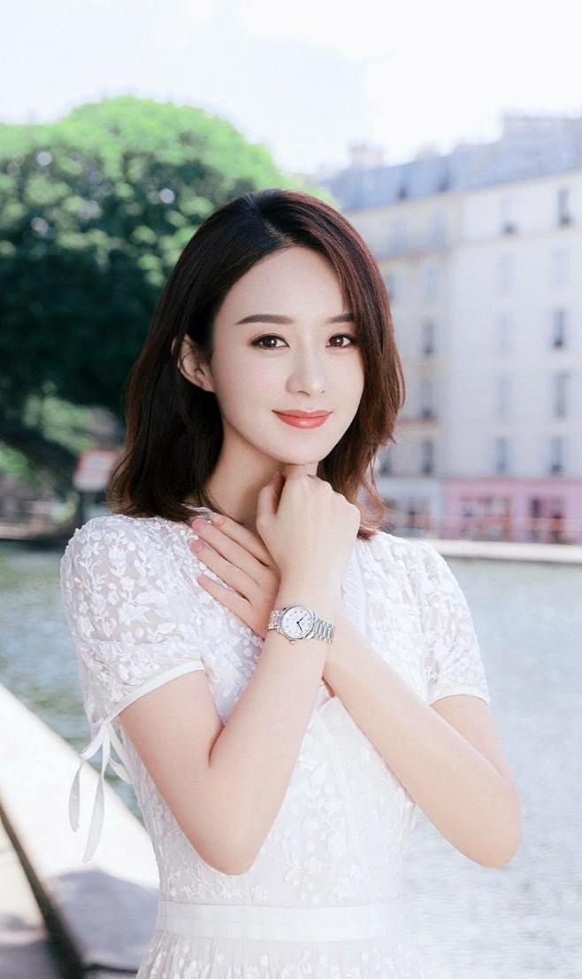 赵丽颖早期写真,身穿白色纱裙,大秀性感身姿,妩媚诱人!
