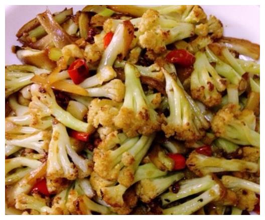 m梅说美食给大家分享的第三道家常美食是: 黄焖鸡