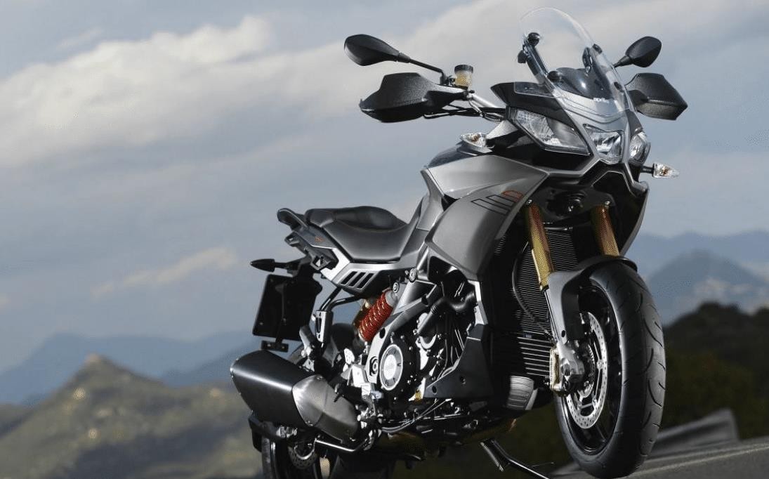 阿普利亚大排跨骑车,双缸水冷电喷配abs,储油量24l功率91.9kw