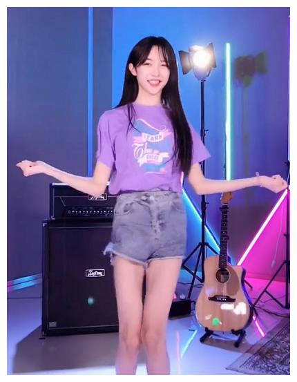 艾比有多"狠"?穿二分热裤跳舞,看到她提臀瞬间,我窒息了!__财经头条