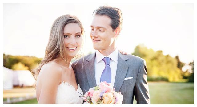 美国男子不让未婚妻买贵婚纱,这件事在互联网上引发了热议
