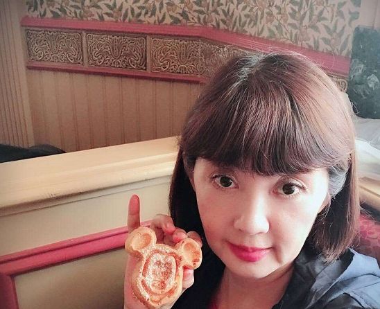 倪诗蓓只能放弃演艺圈的工作,来照顾儿子.平时生活也很拮据.