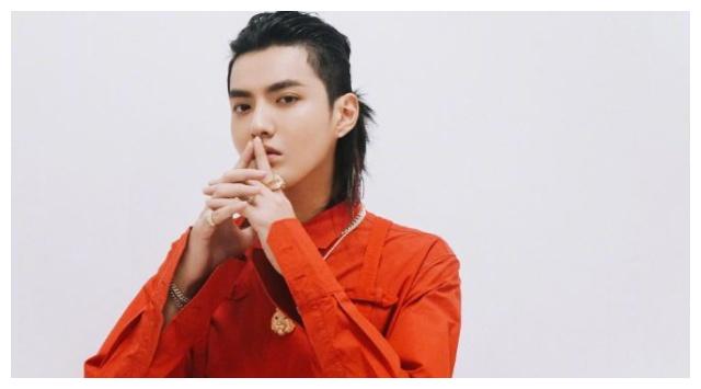 黄子韬吴亦凡和好后狂发糖,定制礼品ins点赞,C