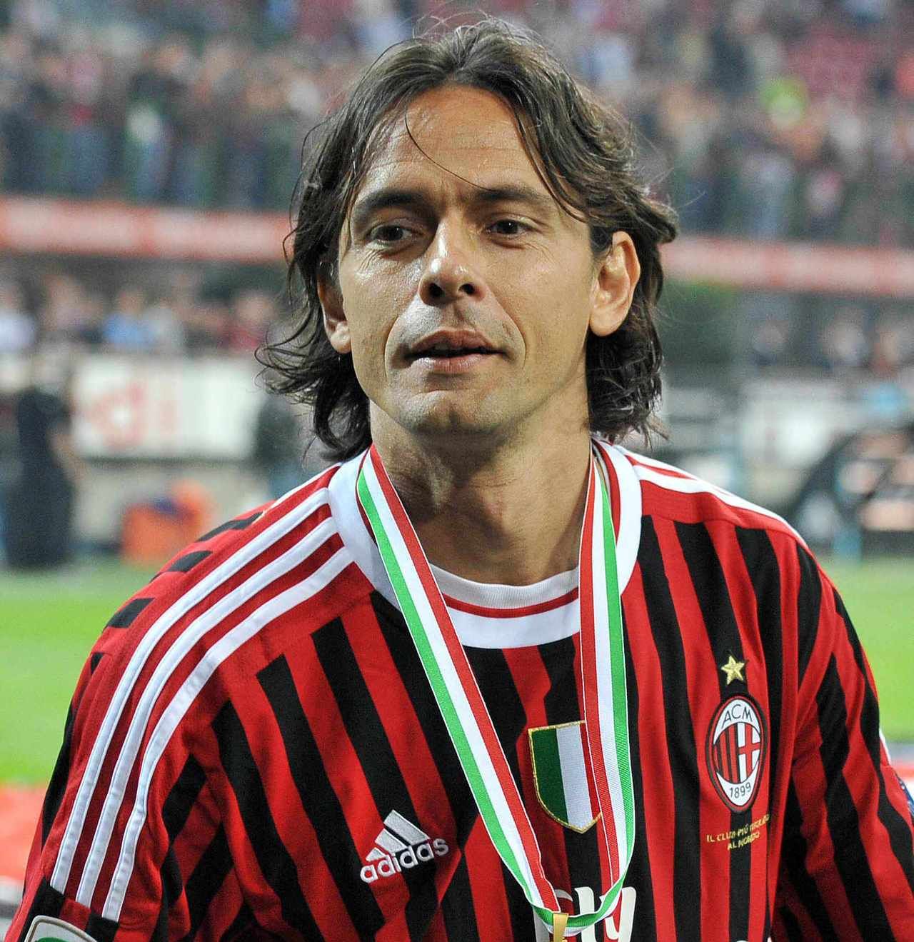 8年前今天ac米兰主场庆祝意甲夺冠 安布举杯 因扎吉伊布笑逐颜开