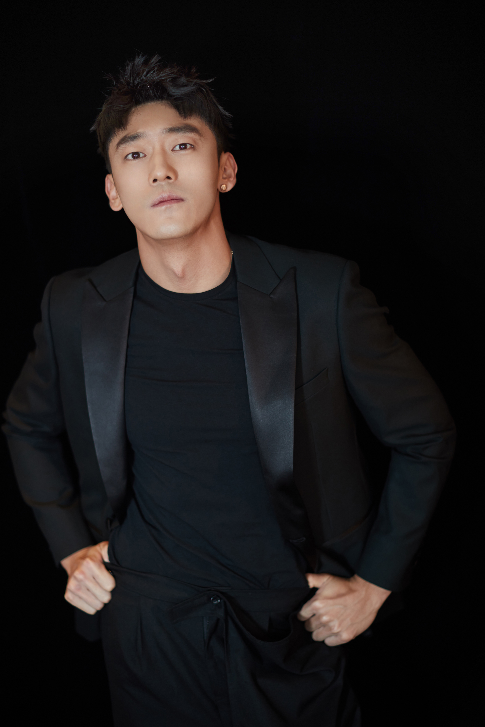 刘俊孝潮范儿亮相上海电影节 雅痞型男时尚撩人