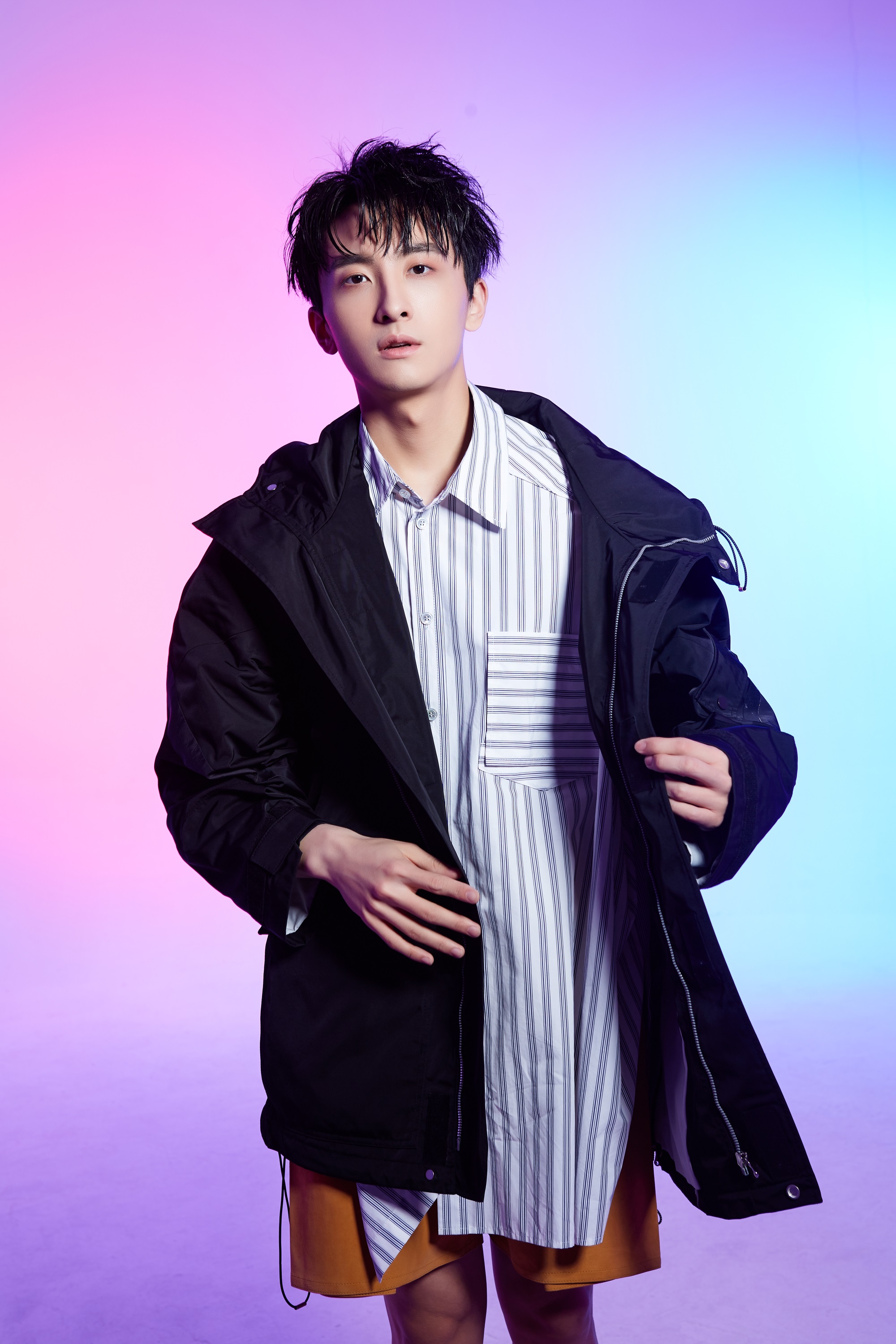 牛骏峰写真大片出炉不羁少年演绎秋日混搭风