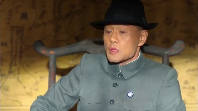 红高粱朱豪三这个干爹权利没了,只能躲在九儿的院子里苟延喘残