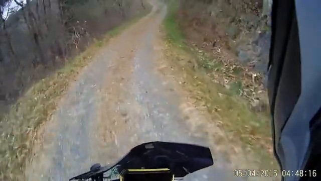 宝马摩托车走山道 这气势真是不一样 真拉风 宝马摩托车走山道 这气势真是不一样 真拉风