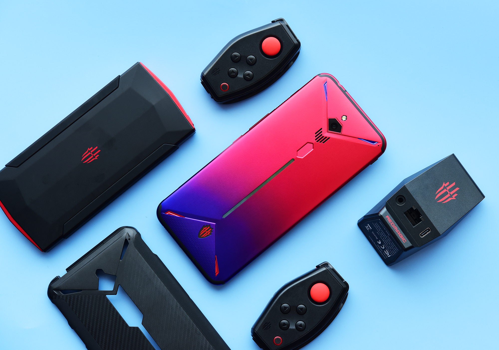 红魔3红蓝竞技版图赏外在酷炫内里酷冷的游戏神器