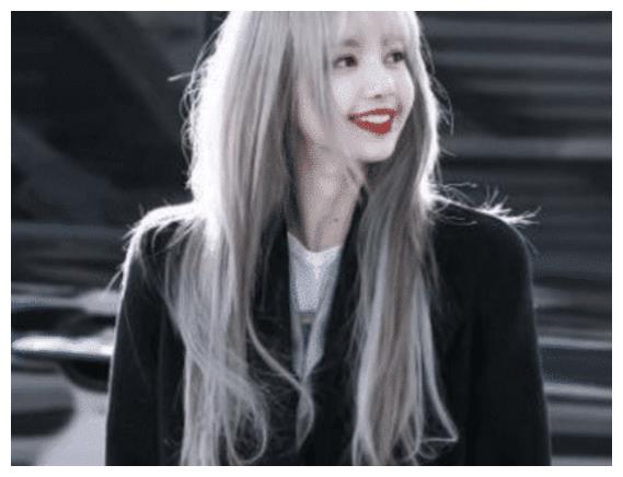 泰国银发女孩酷似"真人芭比",当关掉滤镜后,网友:"现实版"