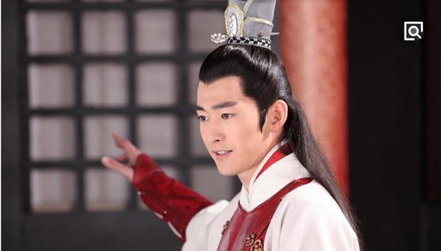 本来瓦岗寨的五虎上将有单雄信,秦琼,尤俊达,王伯当,谢映登.