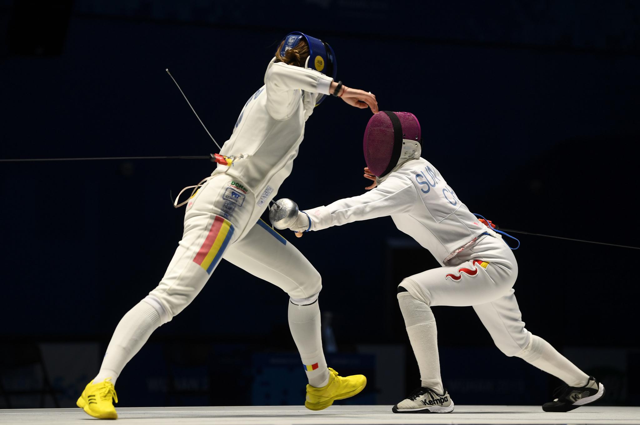 击剑——中国选手孙一文夺得女子重剑冠军